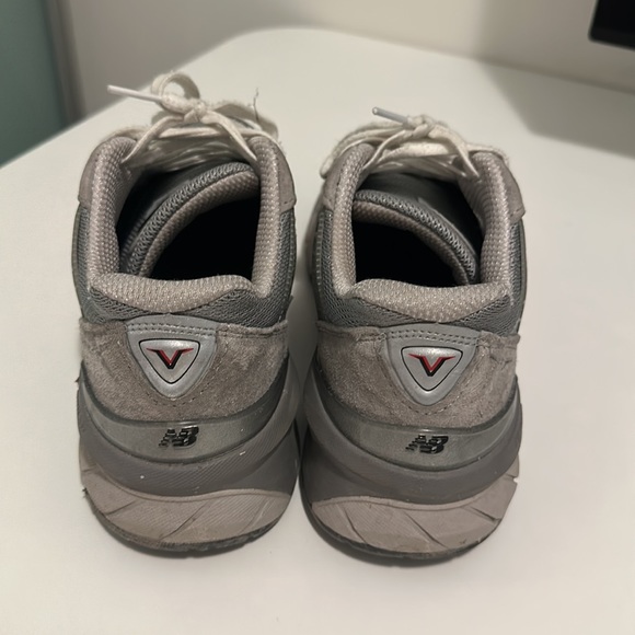 NEW BALANCE 990 V - GREY - SIZE 8 - Picture 4 of 5